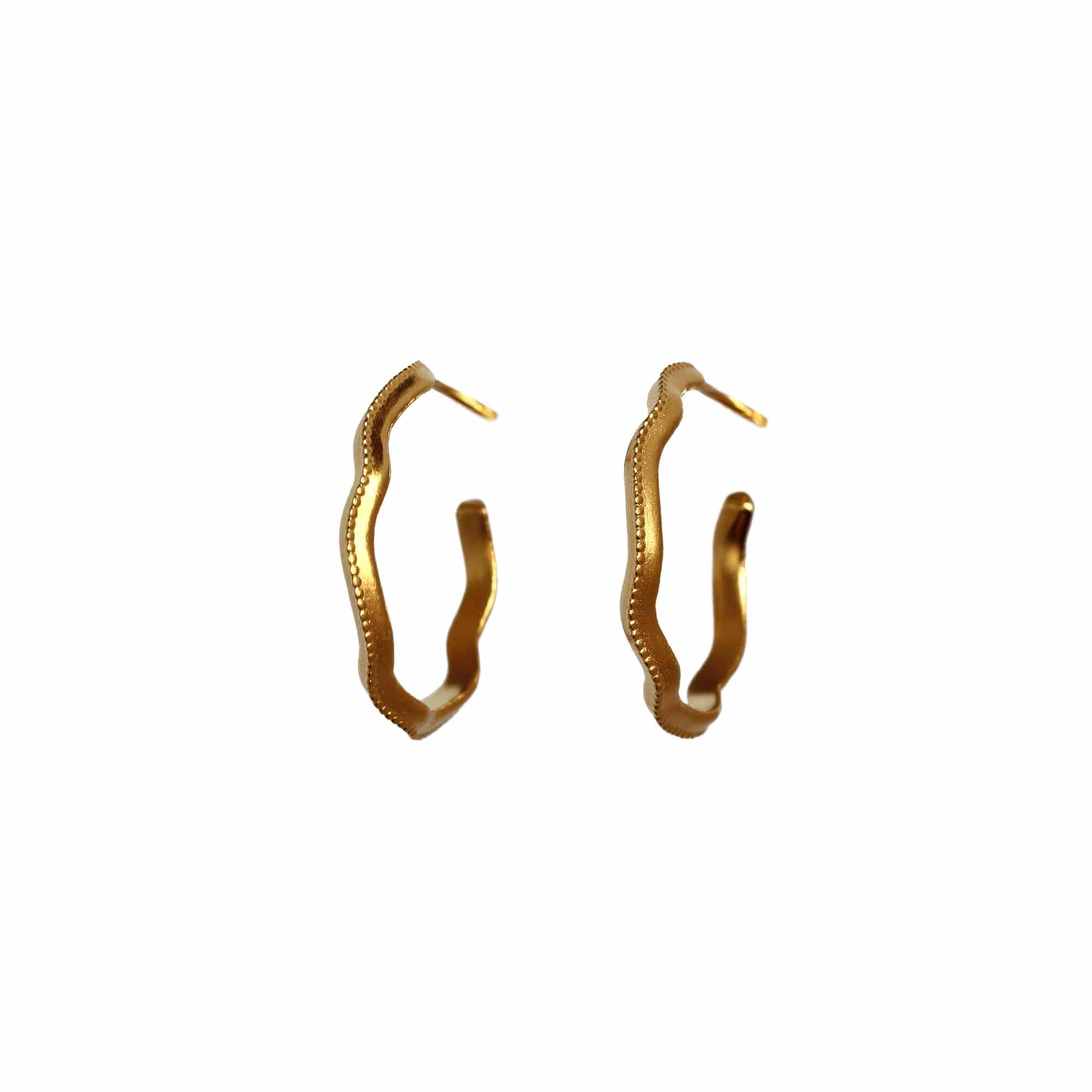 Sleepy Wiggle Asymmetrical Hoop Earrings in yellow gold
