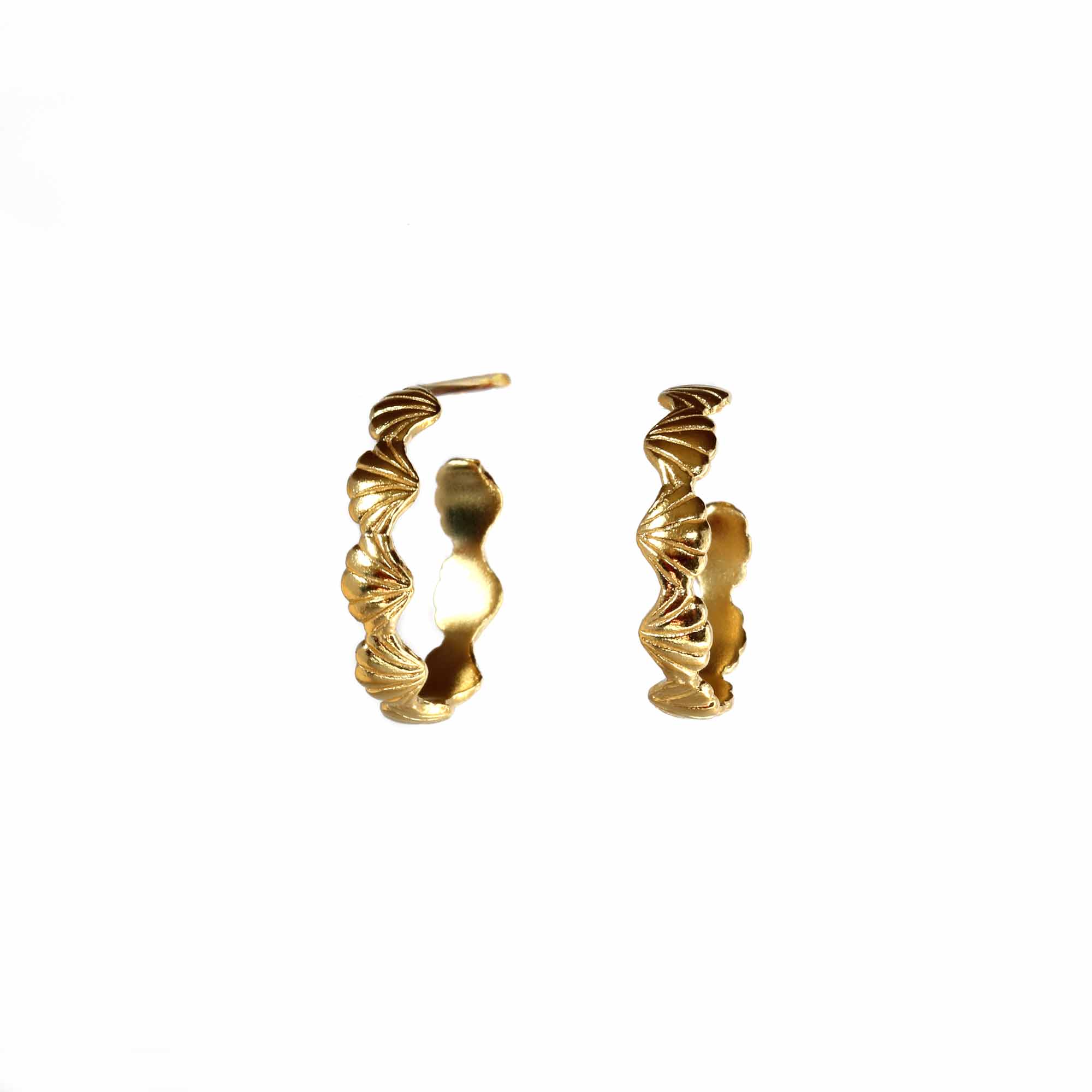 Tiny Shell Light Hoop Earrings in yellow gold 
