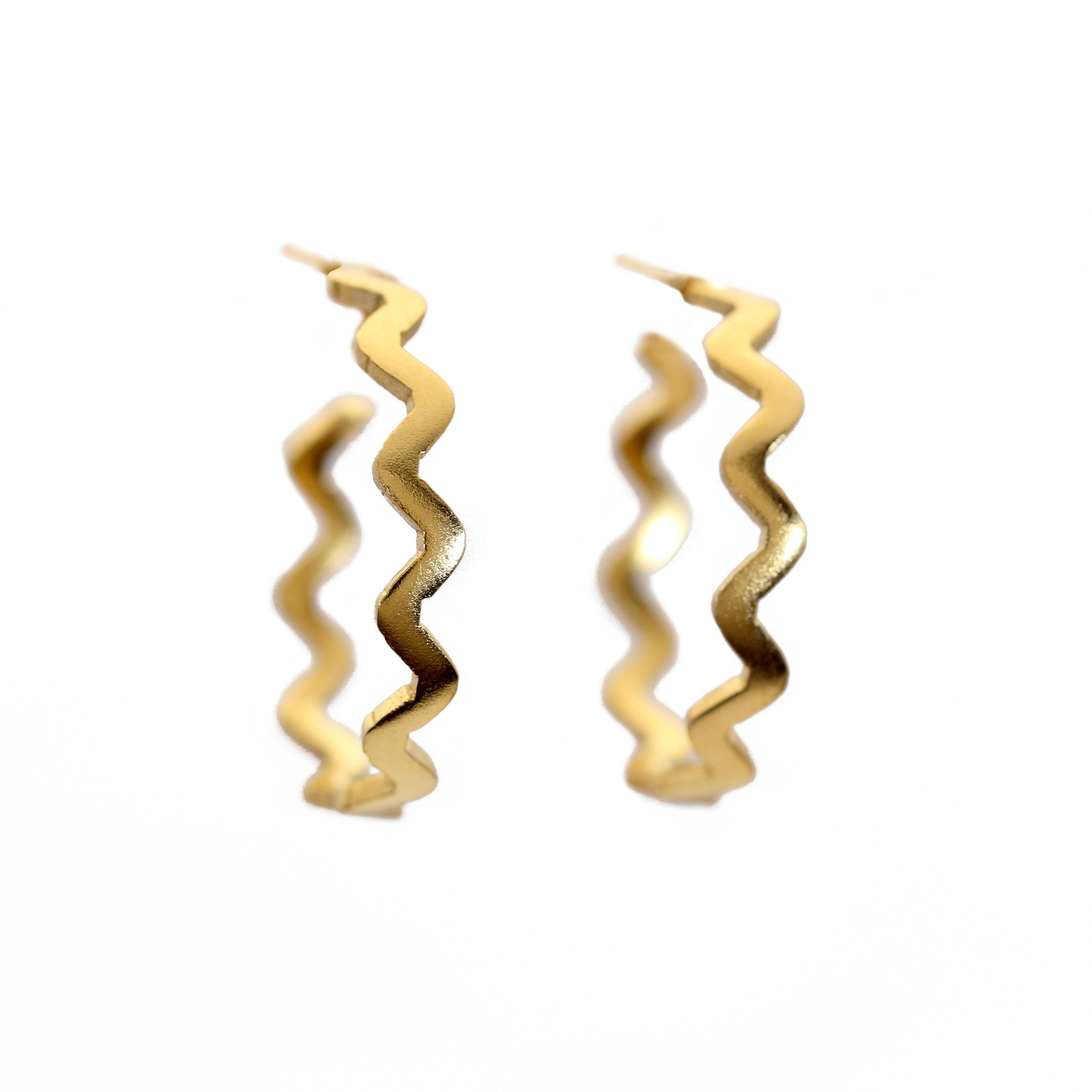 Plain Villa Yellow Gold Wavy Hoop Earrings with zig zag design